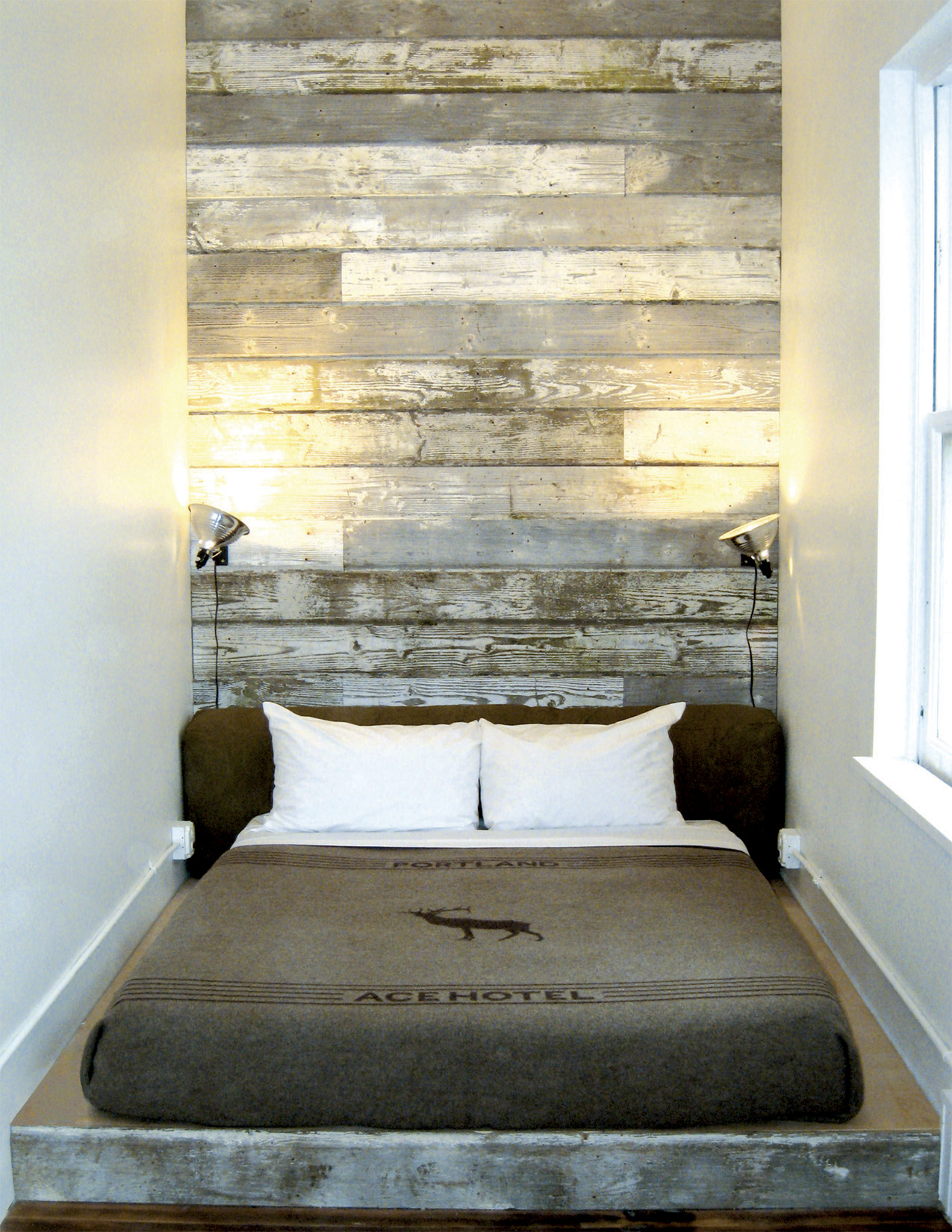 RECLAIMED WOOD RECLAIMED WOOD